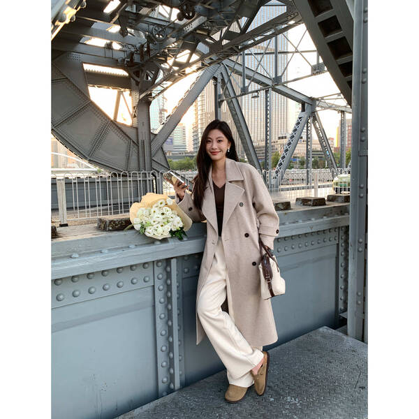 Áo khoác dạ nữ kèm đai thắt eo, phong cách cổ điển và sang...