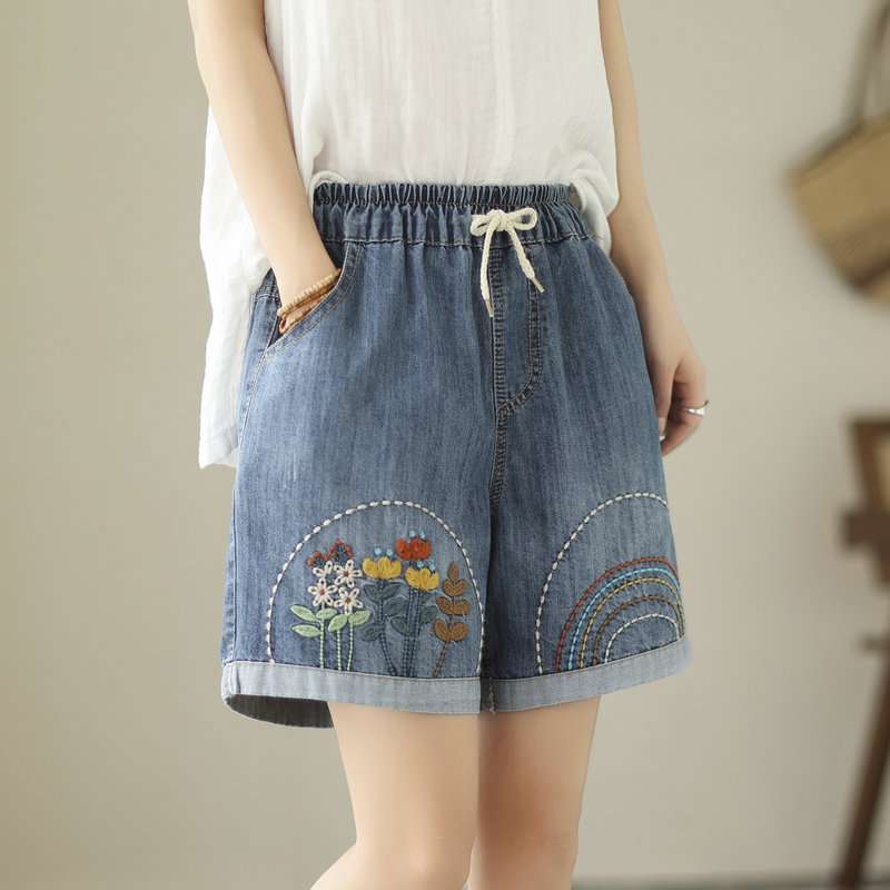 Quần short denim nữ thêu hoa