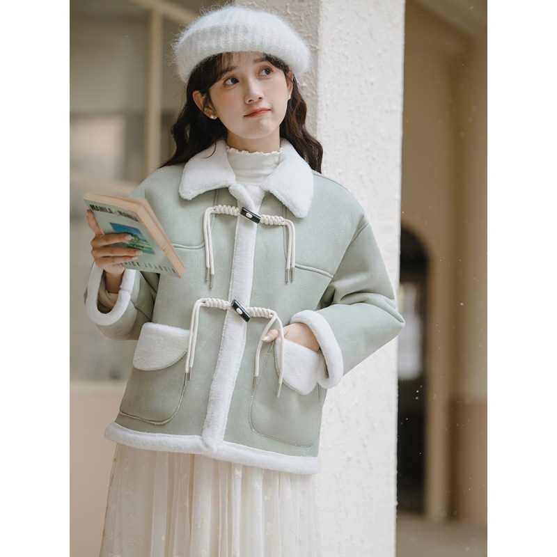 Áo khoác dạ phong cách ngọt ngào dành cho nữ