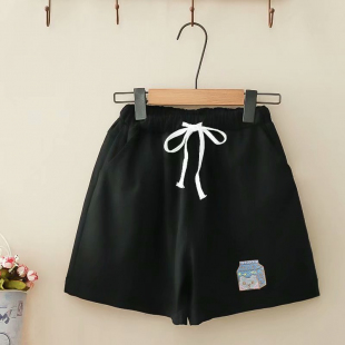 Quần short nữ thêu hình hộp sữa