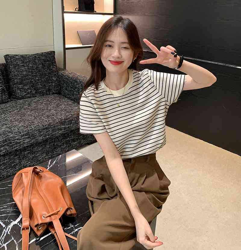 Áo thun nữ ngắn tay sọc ngang phong cách retro