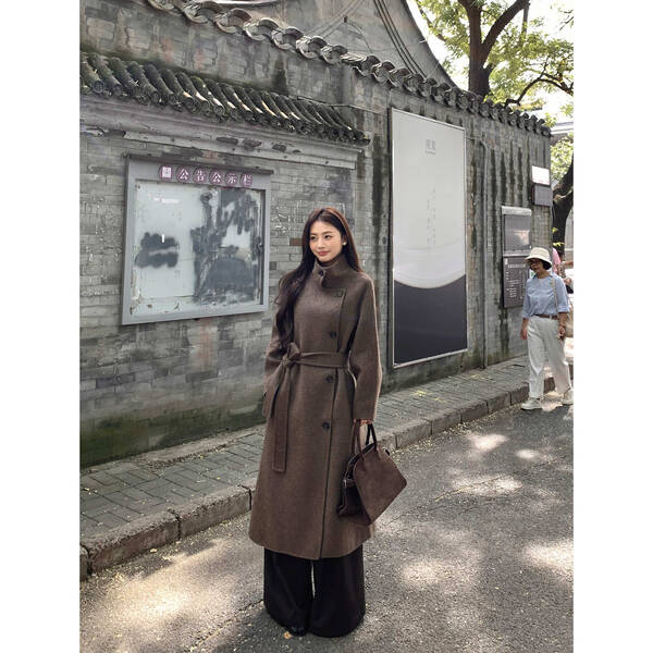 Áo khoác dạ nữ len hai mặt phong cách sang trọng.