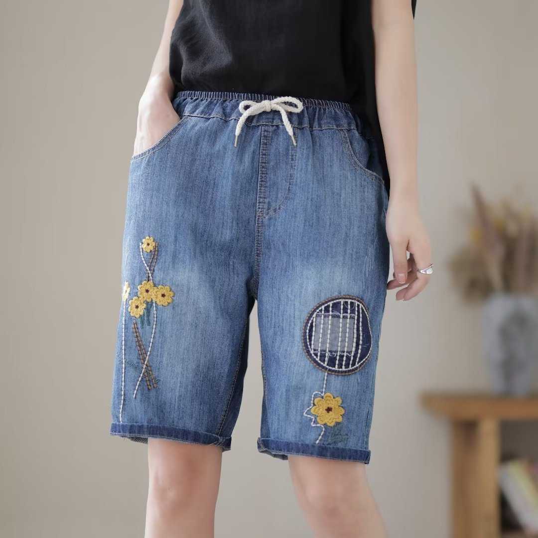 Quần short jean thêu họa tiết hoa xinh xắn