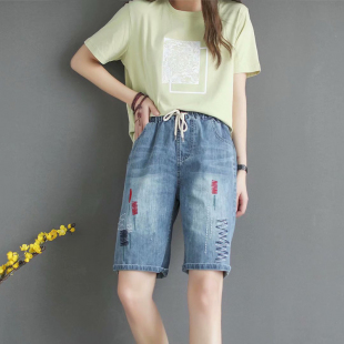 Quần short jean nữ thêu những đường nét
