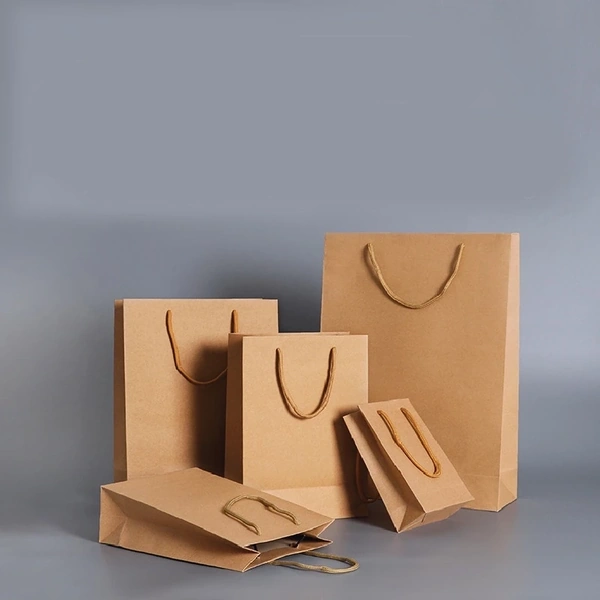Túi giấy kraft có quai, giấy dày, cứng cáp