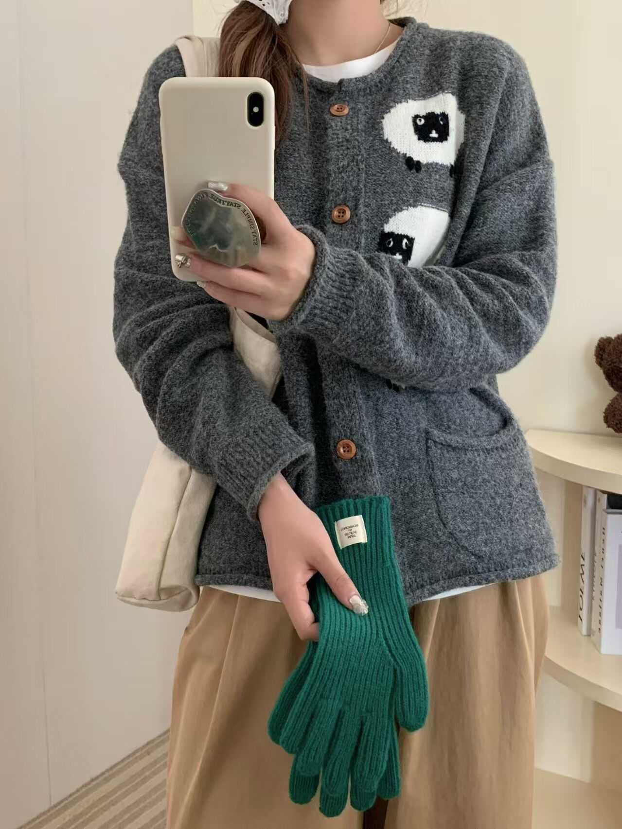 Áo khoác len nữ có túi hình cừu