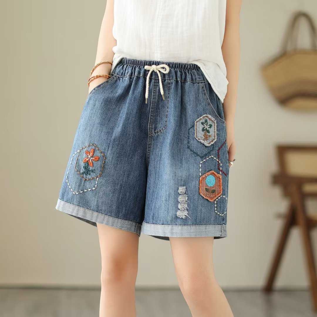 Quần short jean nữ thêu hoa