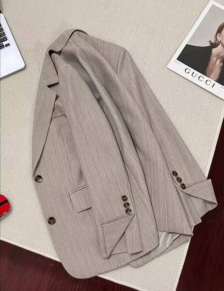 Áo khoác blazer nữ thiết kế đơn giản 