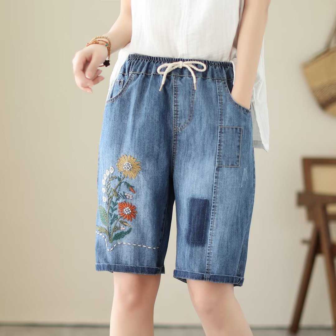 Quần short jean nữ họa tiết hoa