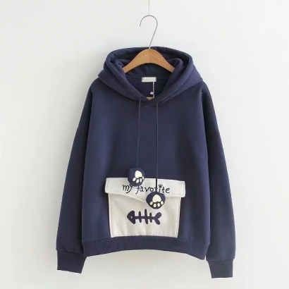 Áo hoodie túi trước in hình xương cá