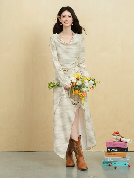 Đầm dáng suông kiểu giả hai lớp cổ rộng, bất đối xứng,...