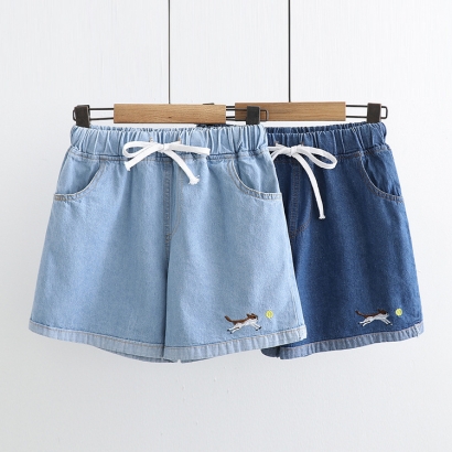 Quần short jean thêu hình chú cún và quả bóng