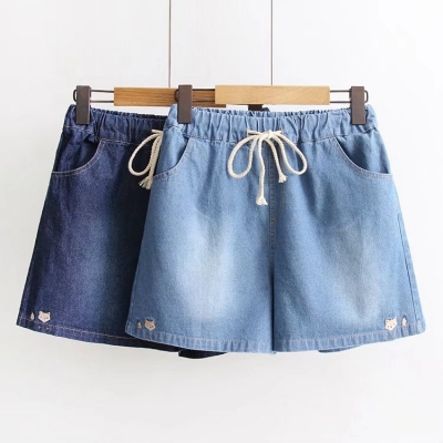 Quần short jean lưng thun thêu hình mèo