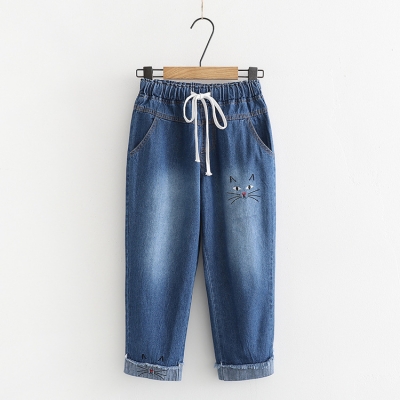 Quần jean lửng hình mặt mèo đính dây rút