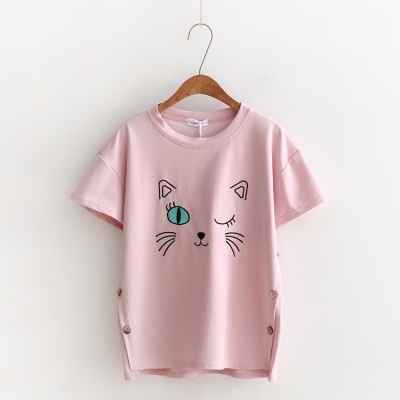 Áo T - shirt thêu hình mặt mèo