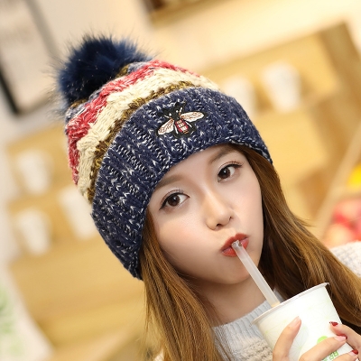 Mũ len đính quả bông