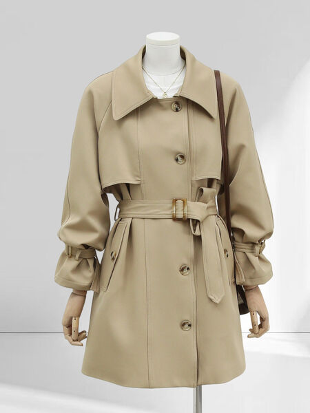 Áo khoác trench coat dáng lỡ thanh lịch và cuốn hút.
