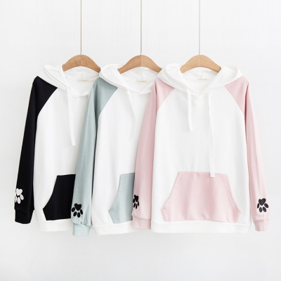 Áo hoodie dài tay hình tai thỏ và những dấu chân