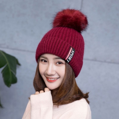 Nón len đính quả bông