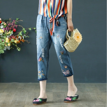 Quần thêu họa tiết sờn rách