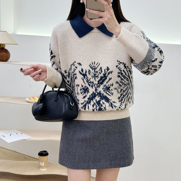 Áo len nữ dệt kim cổ búp bê màu be họa tiết, phong cách cổ...