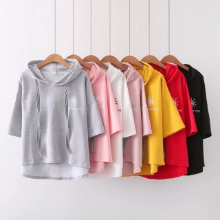 Áo hoodie hình mặt trời trước ngực