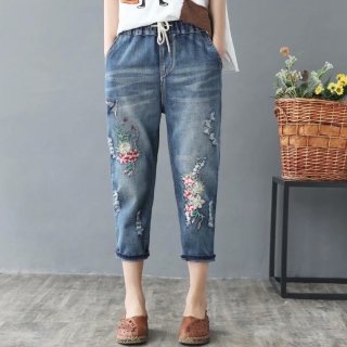 Quần thêu hoa sờn rách