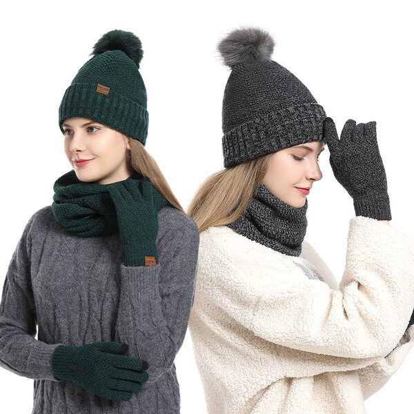 Bộ ba món mũ, khăn quàng cổ và găng tay nữ mùa đông