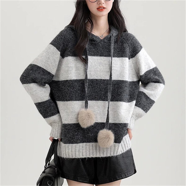 Áo len nữ kẻ sọc, kiểu dáng năng động