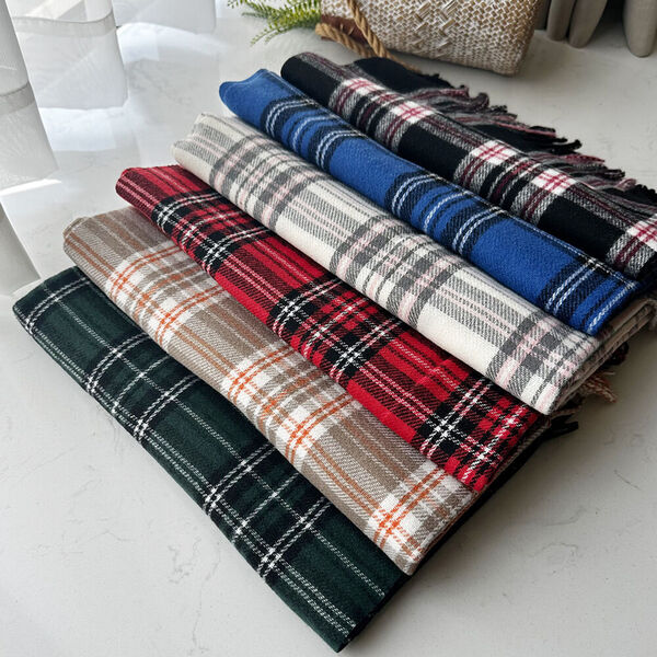 Khăn choàng cổ nữ sọc caro đính tua