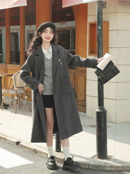 Áo khoác dạ cổ điển dài vừa phải