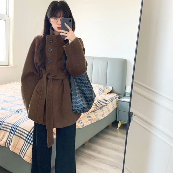 Áo khoác dạ nữ thiết kế dáng ngắn thích hợp mặc mùa thu...