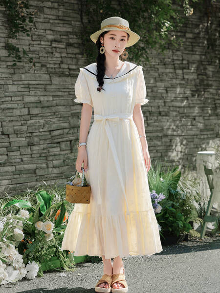 Đầm dài trắng chiết eo tay phồng nữ mặc hè