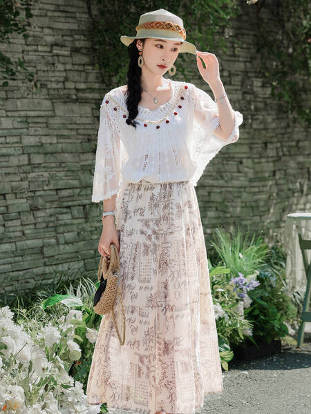 Chân váy chữ A nữ màu be họa tiết, dáng xòe nhẹ mùa hè