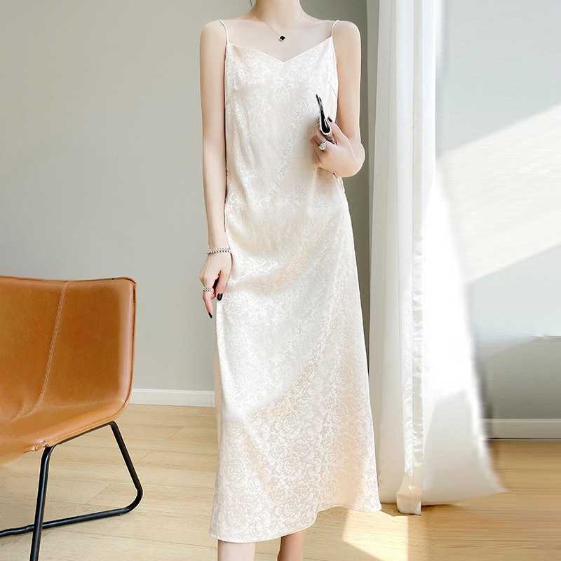 Váy lụa hai dây sang trọng