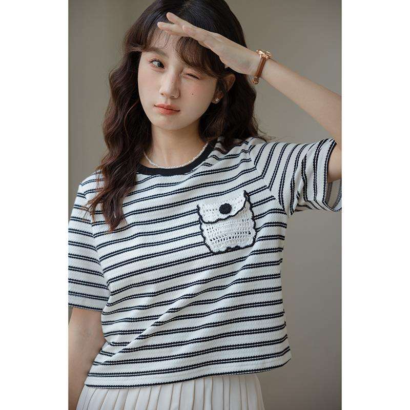 Áo thun nữ sọc trắng đen tay ngắn