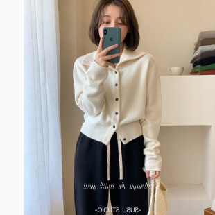 Áo len dệt kim cổ lọ cài nút thu đông