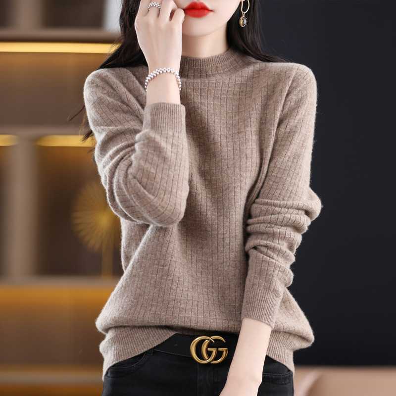 Áo len nữ dệt kim cổ tròn màu trơn