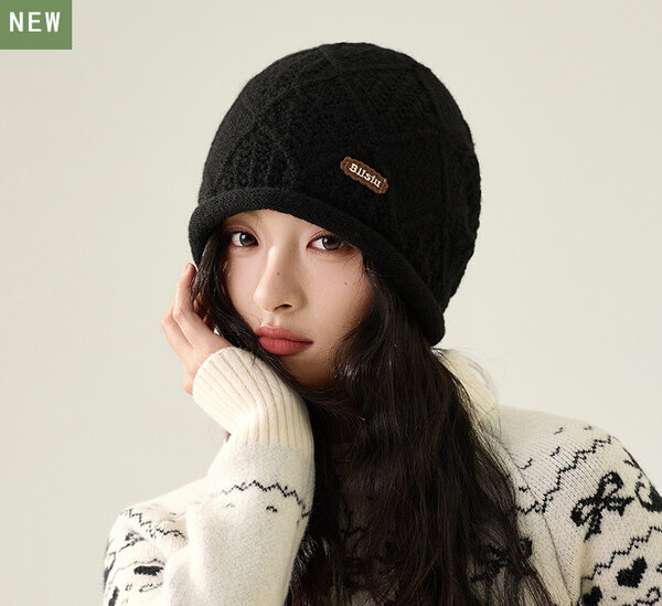 Mũ len dáng chuông, form đứng, có vành cụp nhẹ, giữ ấm cho mùa...