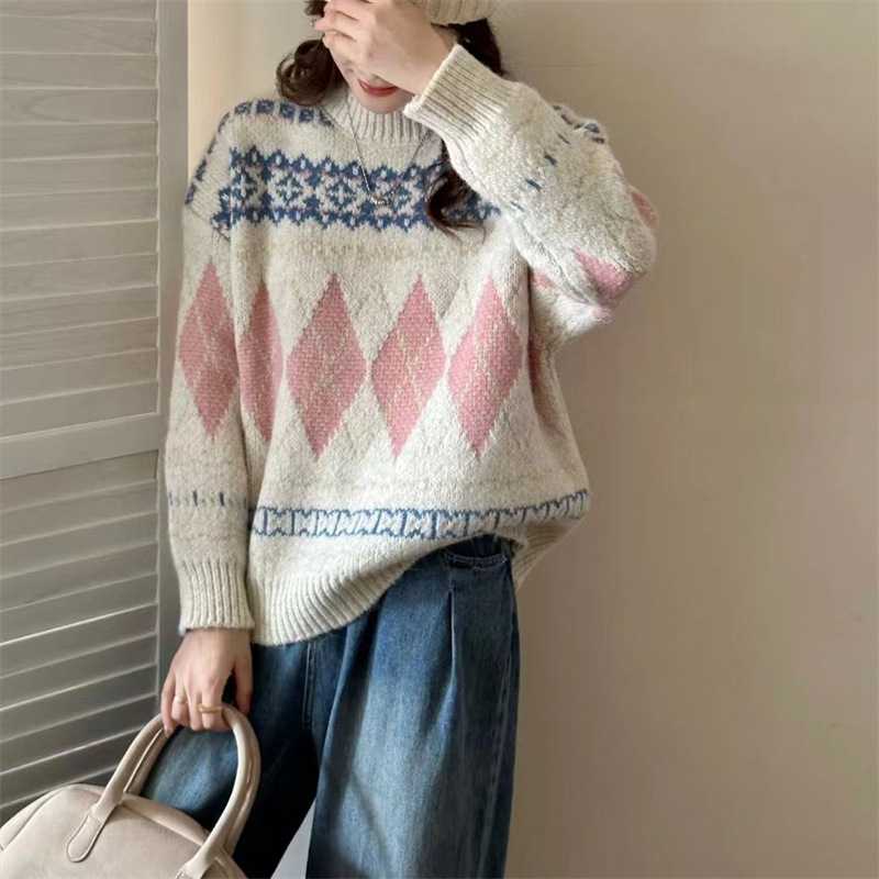 Áo len họa tiết ô trám form rộng