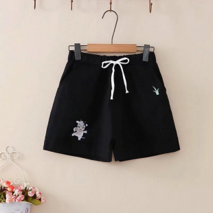 Quần short nữ thêu hình chú bò
