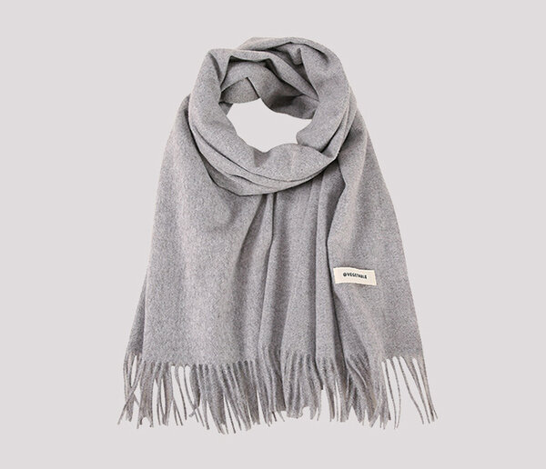 Khăn choàng giữ ấm nam tông màu xám dễ phối đồ dày dặn cho...