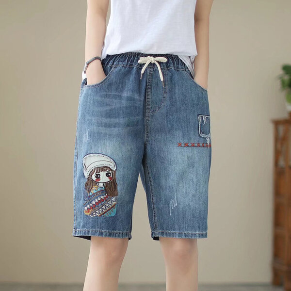 Quần short jean nữ ống đứng, trang trí thêu dán
