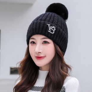 Mũ len nữ đính quả bông